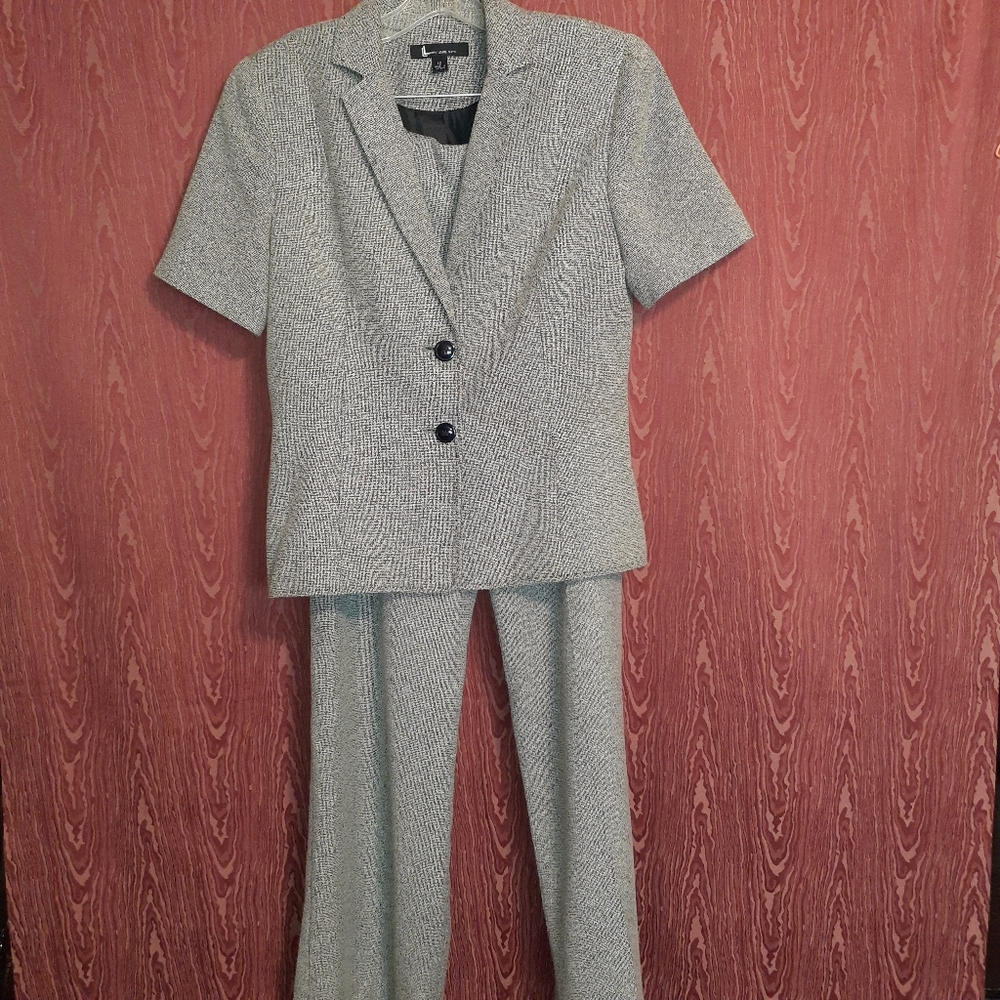 LARRY LEVINE SUIT 2 PIECE PANTS SUIT BUSINESS/DINNER Gray WOMEN'S SIZE 10P